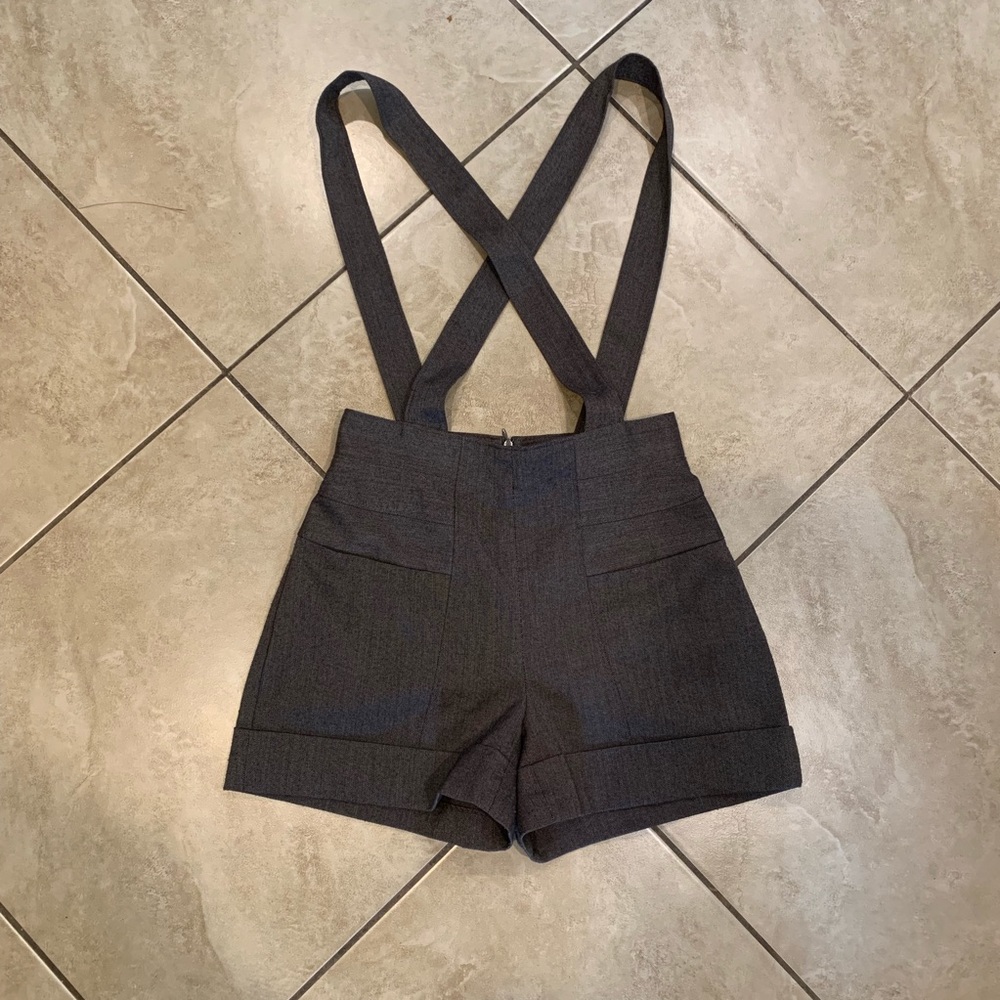Overall shorts brown